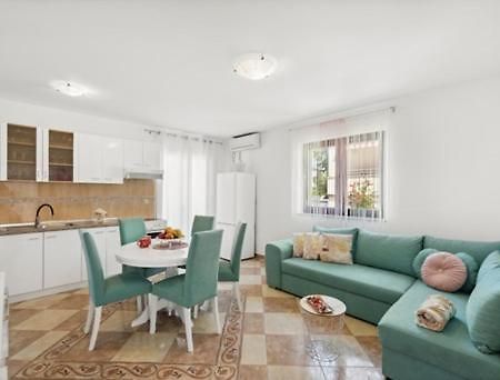 Apartmani Lorena Poreč Eksteriør billede